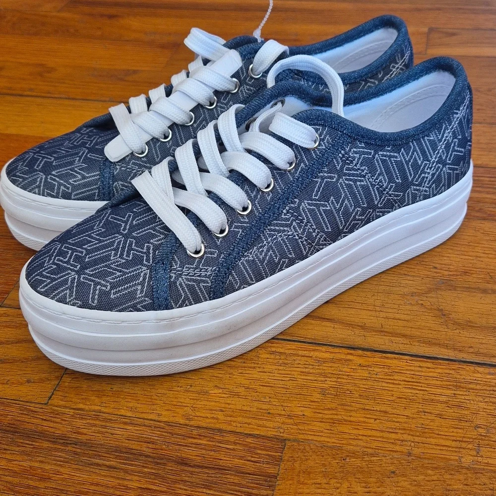 Tommy Hilfiger Womens Sneakers, size 6,5 NWOB - Picture 1 of 14